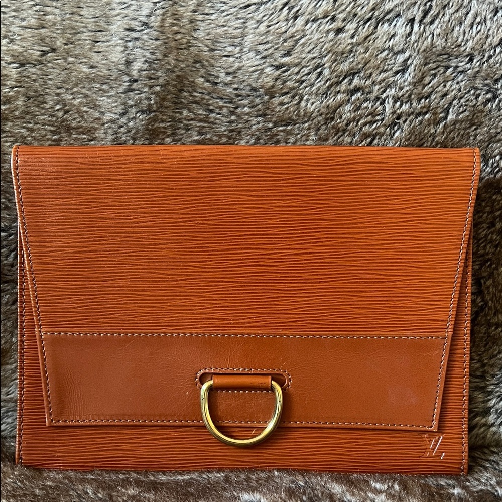 ✨Louis Vuitton Epi Clutch Bag✨